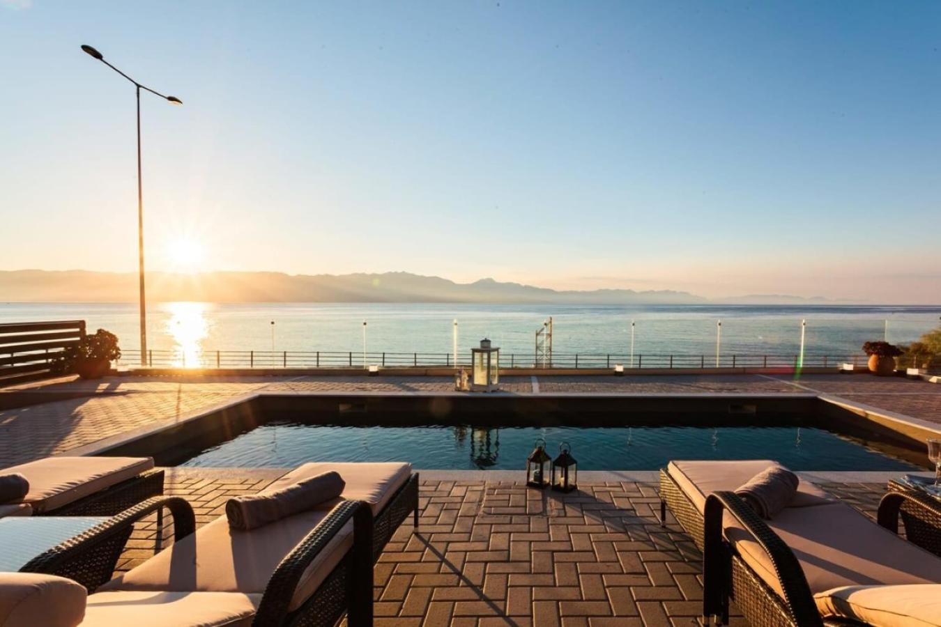 Seaside Summer Bliss - Aurora Luxury Pool Paradise Petalídhion Buitenkant foto